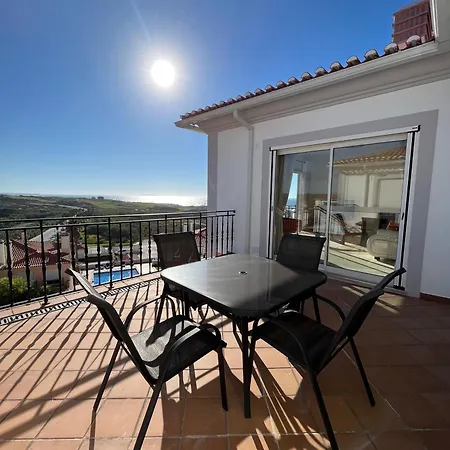 Sea Breeze Escape Apartment *